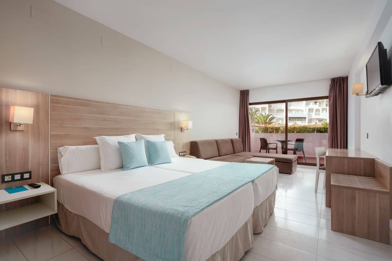 rooms-double-room-single-with-child-balcony-or-terrace