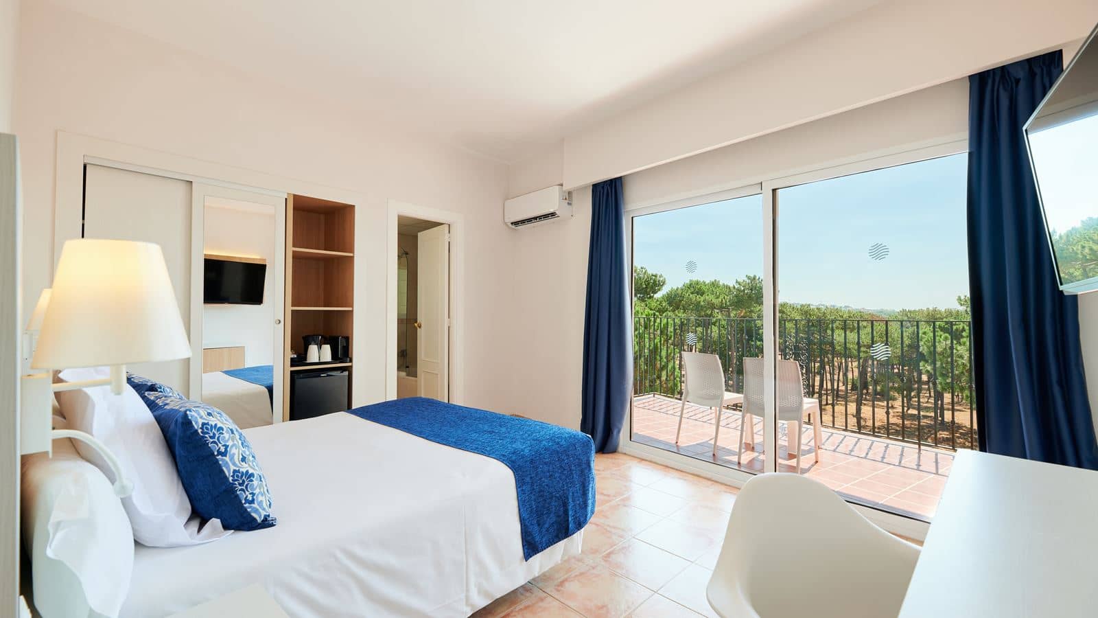 rooms-double-room-balcony-or-terrace