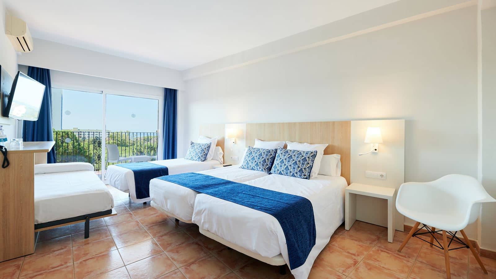 rooms-family-room-balcony-or-terrace