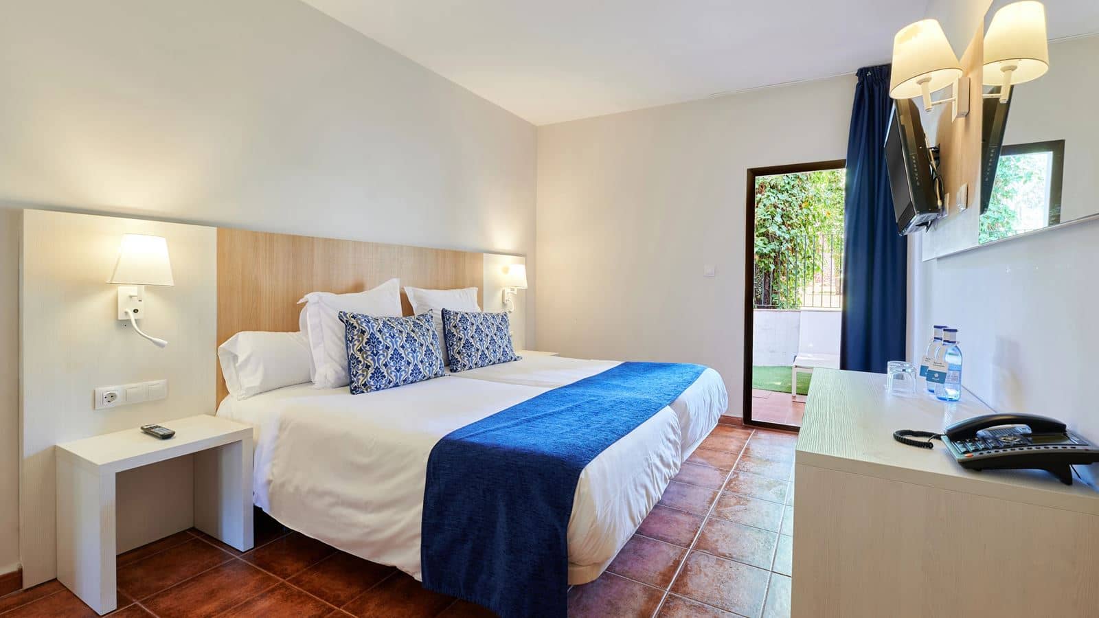 rooms-double-xs-economy-room-balcony-or-terrace