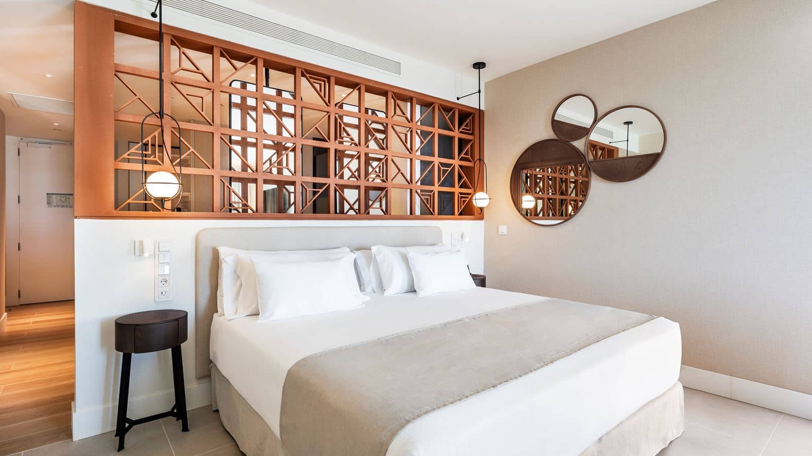 rooms-junior-suite-deluxe-sea-view