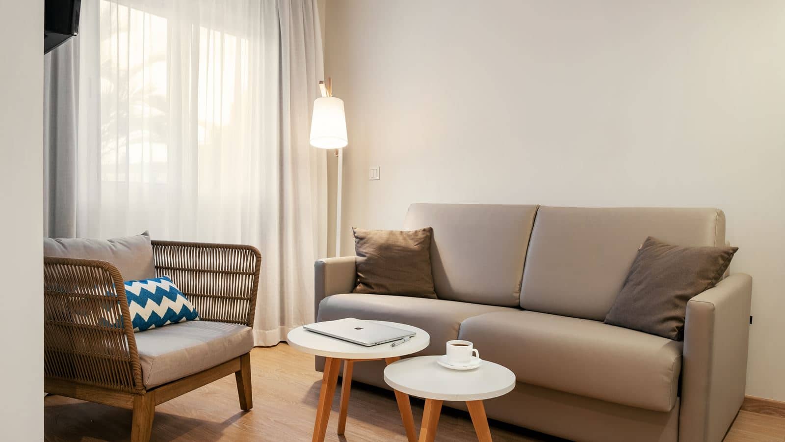 rooms-junior-suite-terraza-with-kitchenette