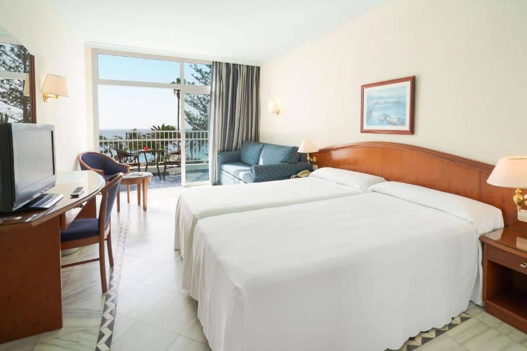 rooms-family-sea-view-balcony-or-terrace