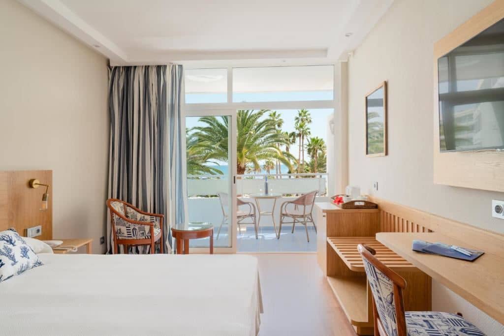 rooms-premium-double-room-balcony-or-terrace