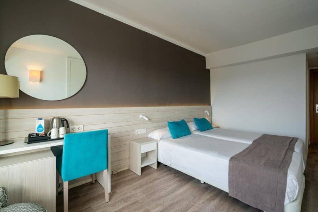 rooms-single-room-balcony