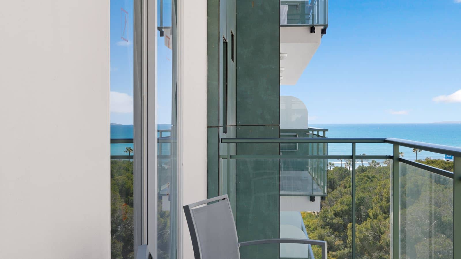 rooms-ds-double-superior-side-sea-view-balcony-or-terrace