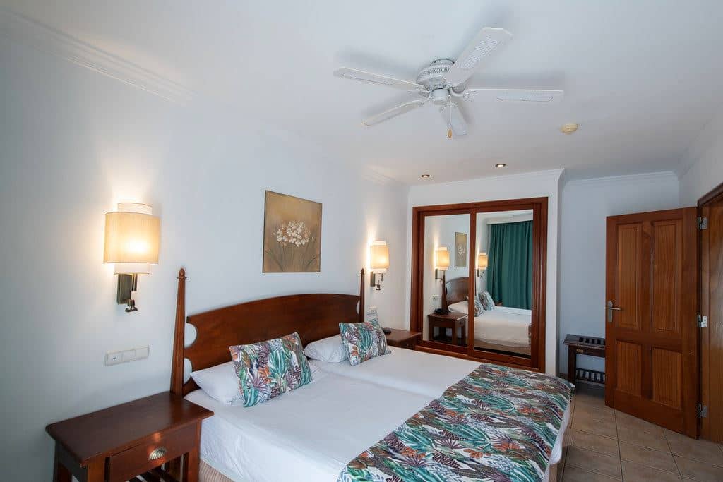 rooms-1-bedroom-apartment-with-balcony-or-terrace