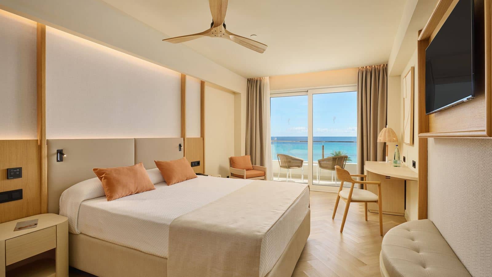 rooms-doble-sea-view-with-balcony