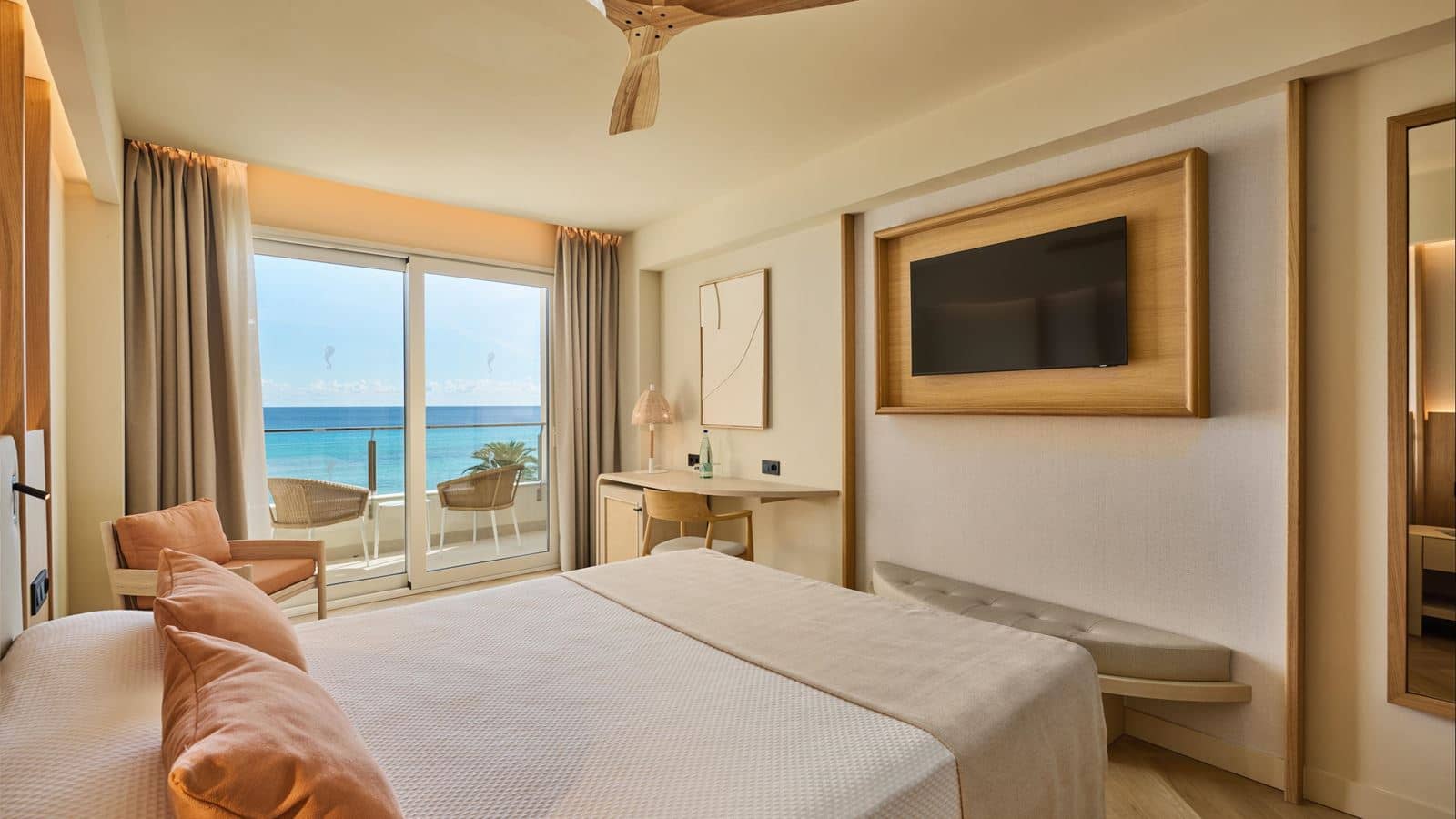 rooms-doble-sea-view-with-balcony