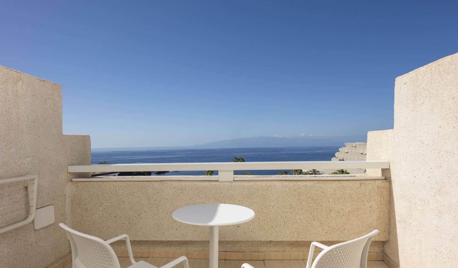 rooms-platinum-club-adults-only-balcony-or-terrace