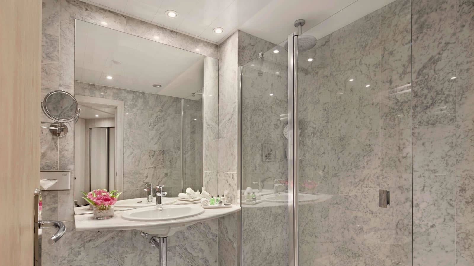 rooms-family-room-capacity-4