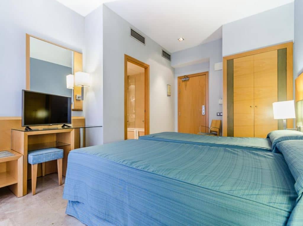 rooms-twin-room