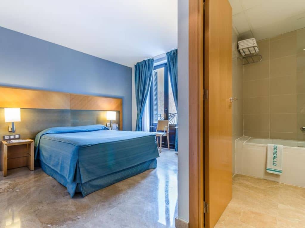 rooms-twin-room