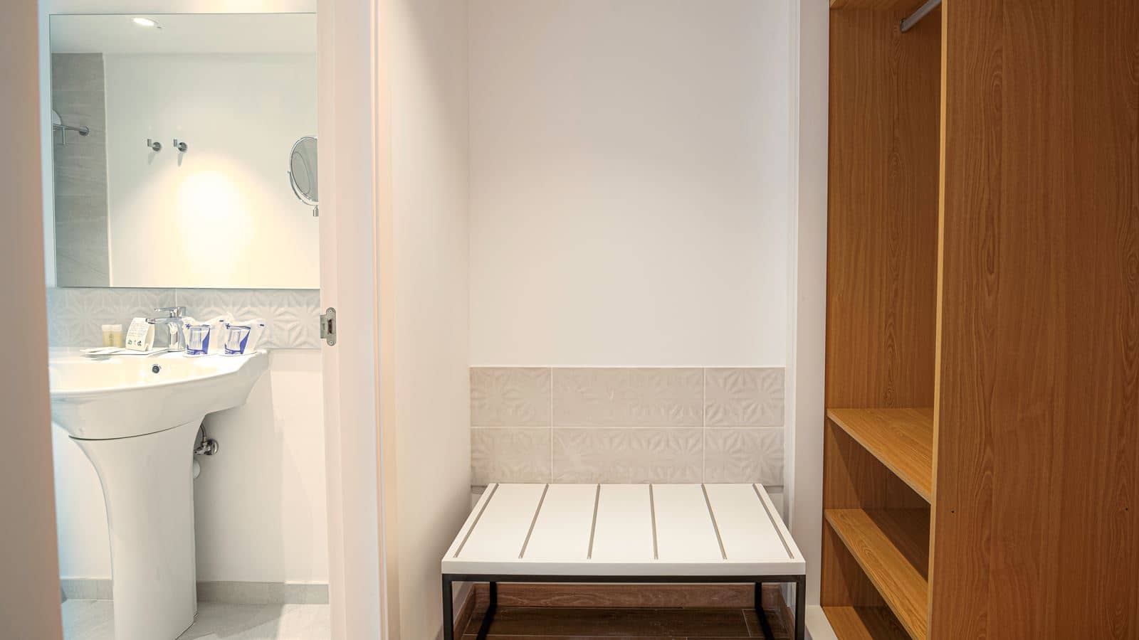 rooms-apartment-one-bedroom-superior