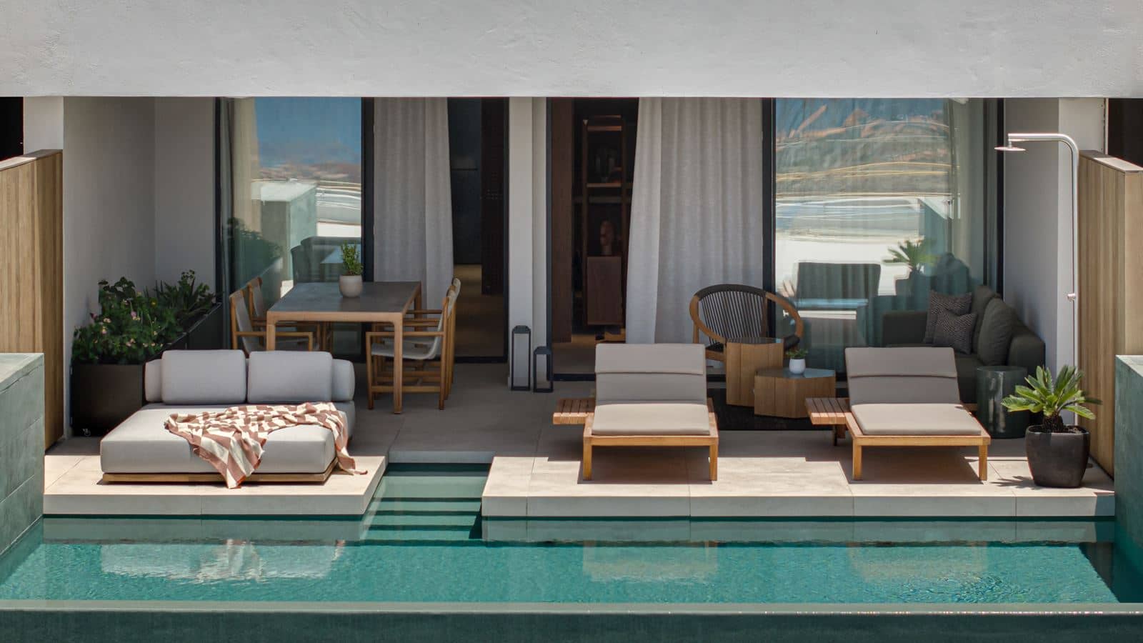 rooms-deluxe-suite-2-bedroom-sea-viewwith-private-pool