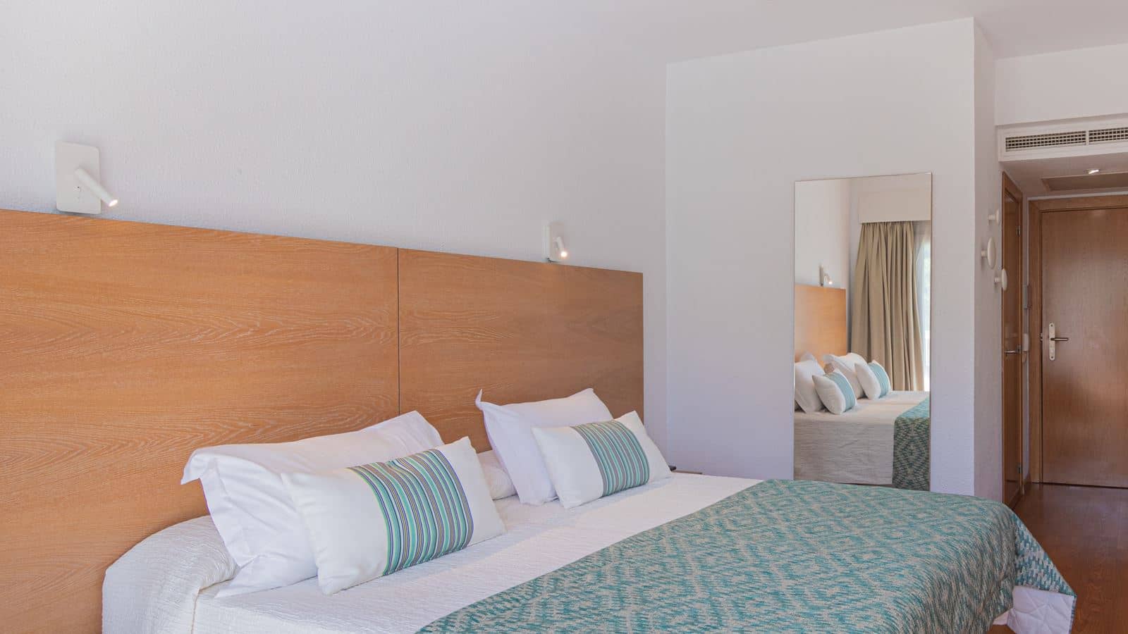 rooms-double-single-use-with-balcony