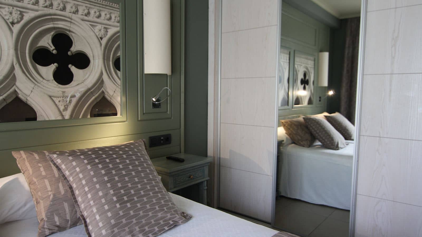 rooms-suite-balcony
