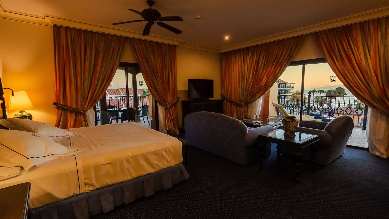 rooms-junior-suite-sea-view-balcony-or-terrace