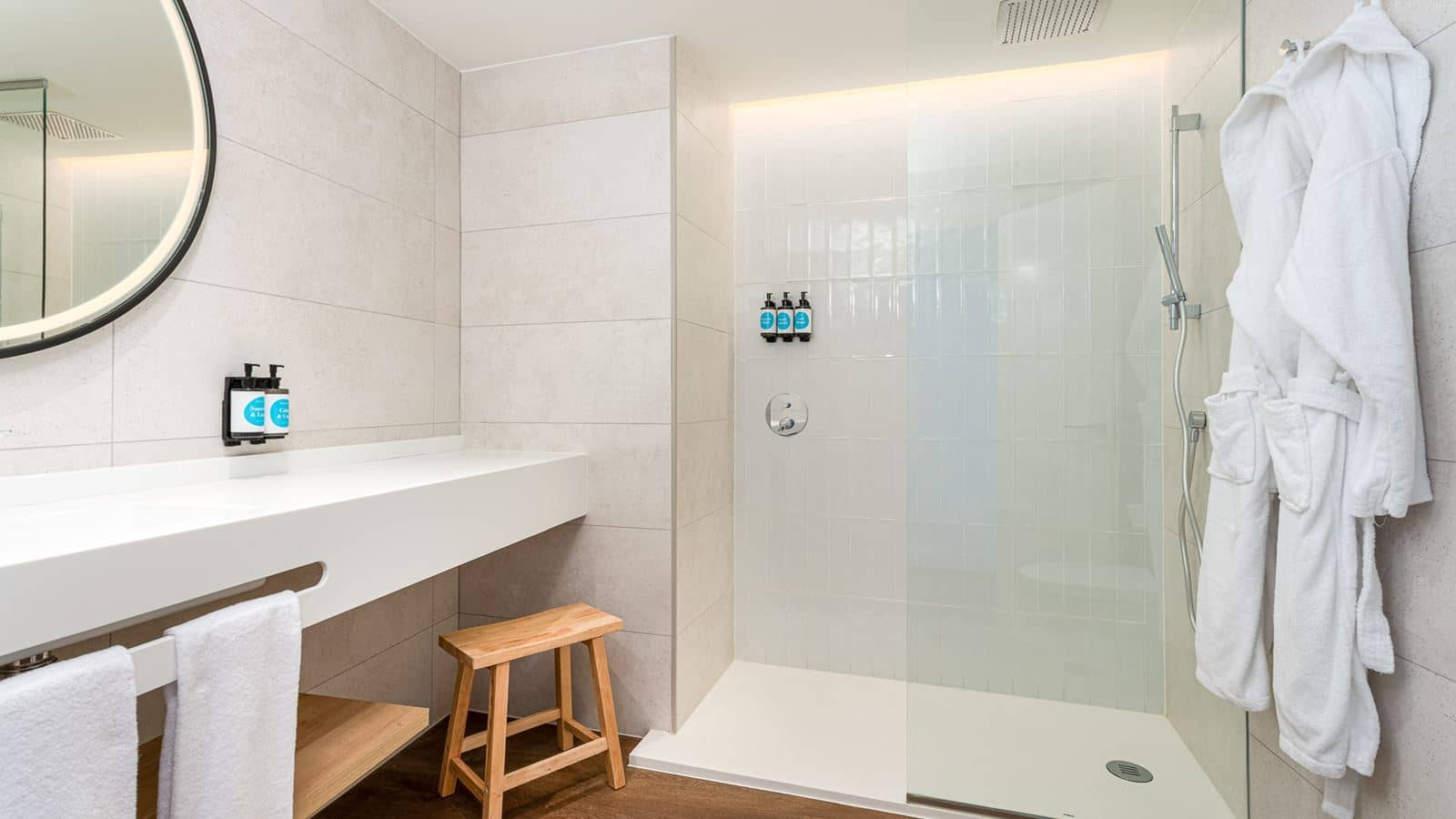 rooms-standard-twin-sea-view-with-balcony