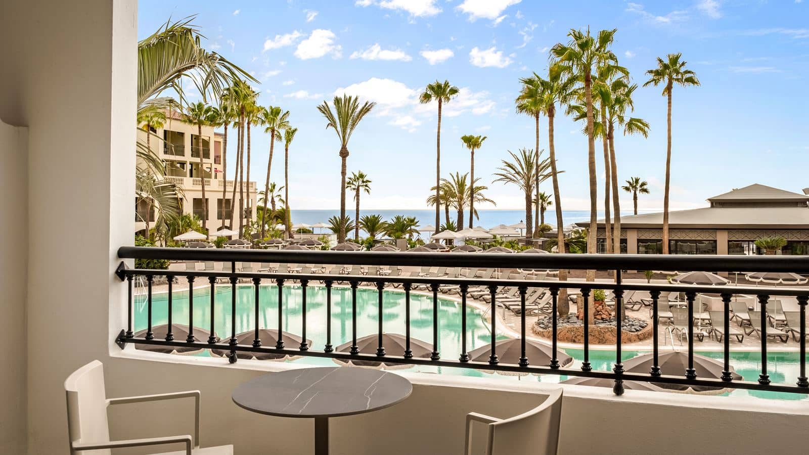 rooms-junior-suite-deluxe-sea-side-balcony-or-terrace
