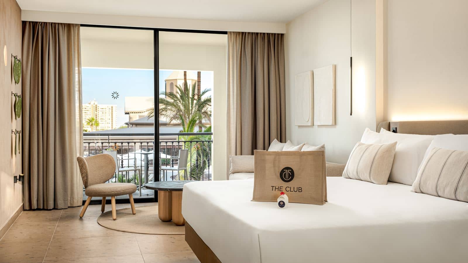 rooms-junior-suite-deluxe-club