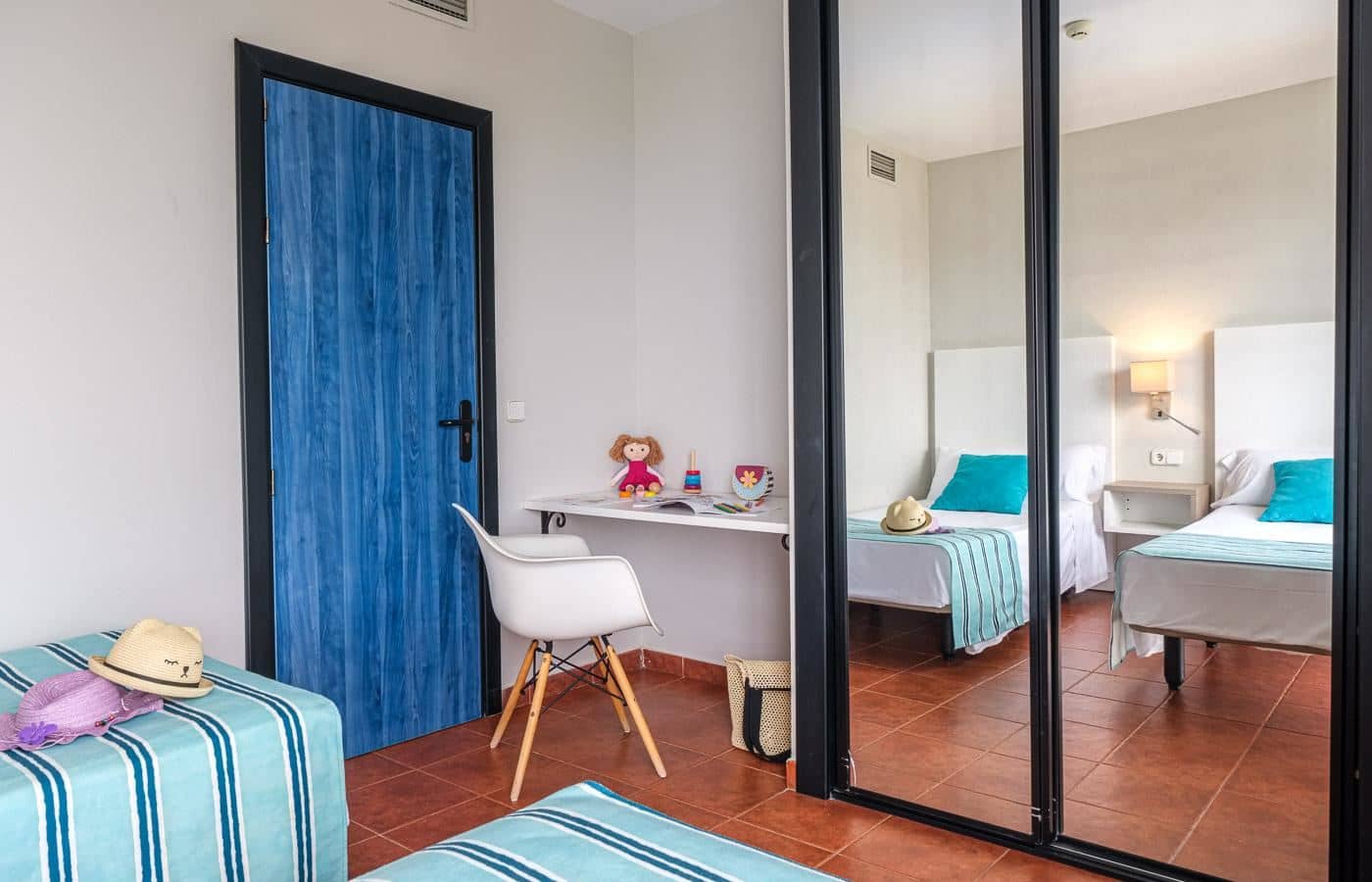 rooms-uv--master-suite-sea-view-with-terrace