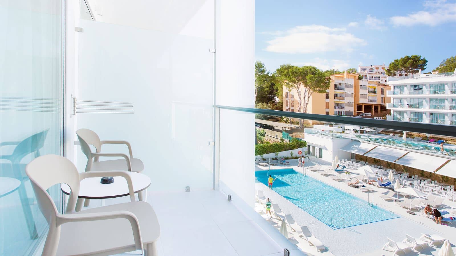rooms-comfort-pool-view-room