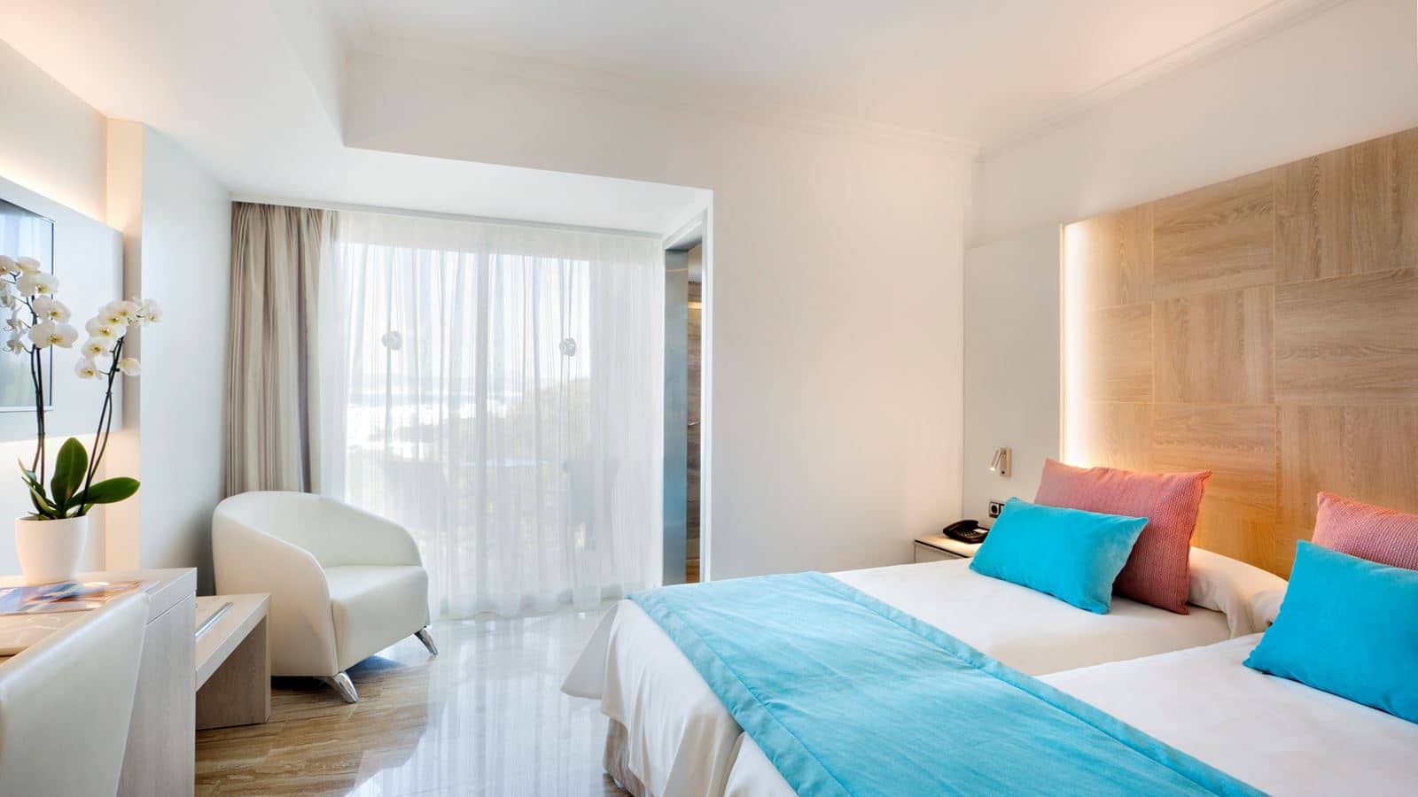 rooms-double-standard-room-balcony-or-terrace