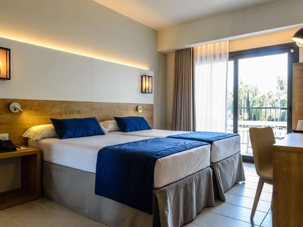 rooms-double-standard-room-balcony-or-terrace