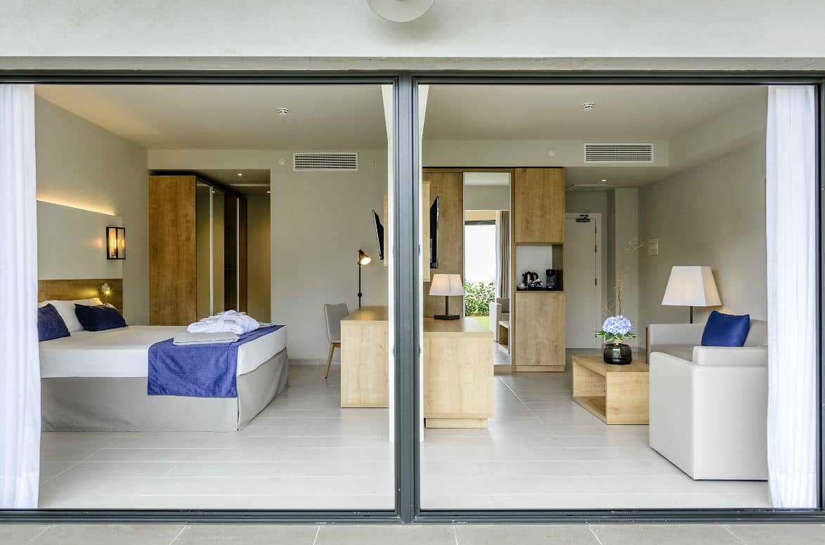 rooms-suite-room-balcony-or-terrace