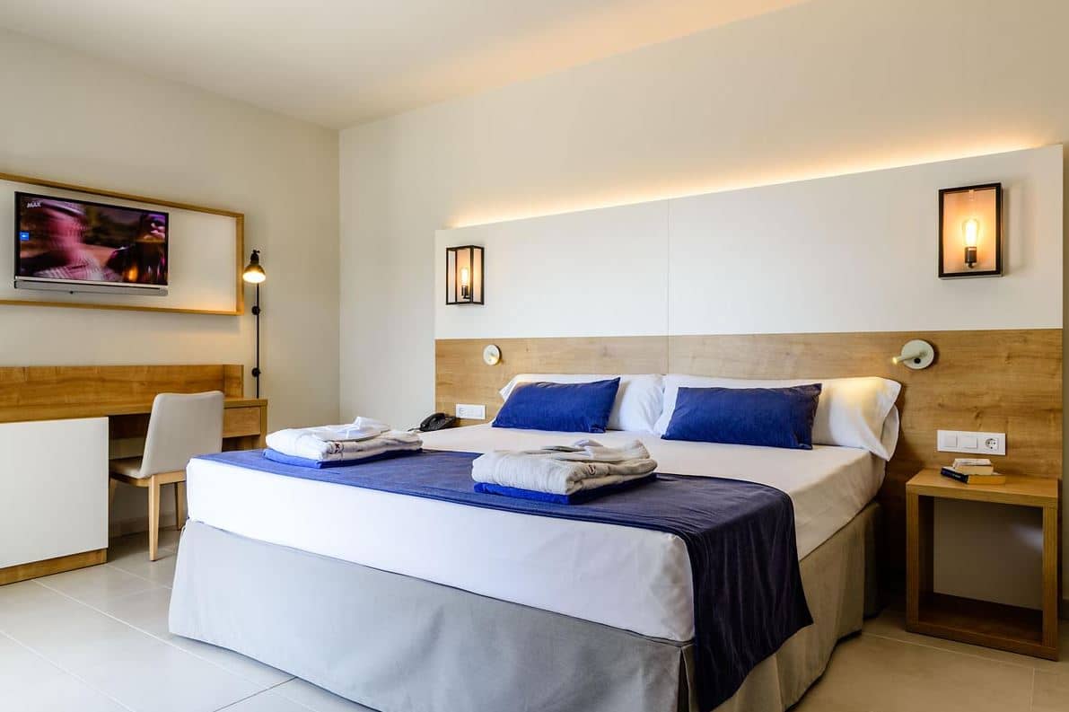 rooms-suite-room-balcony-or-terrace