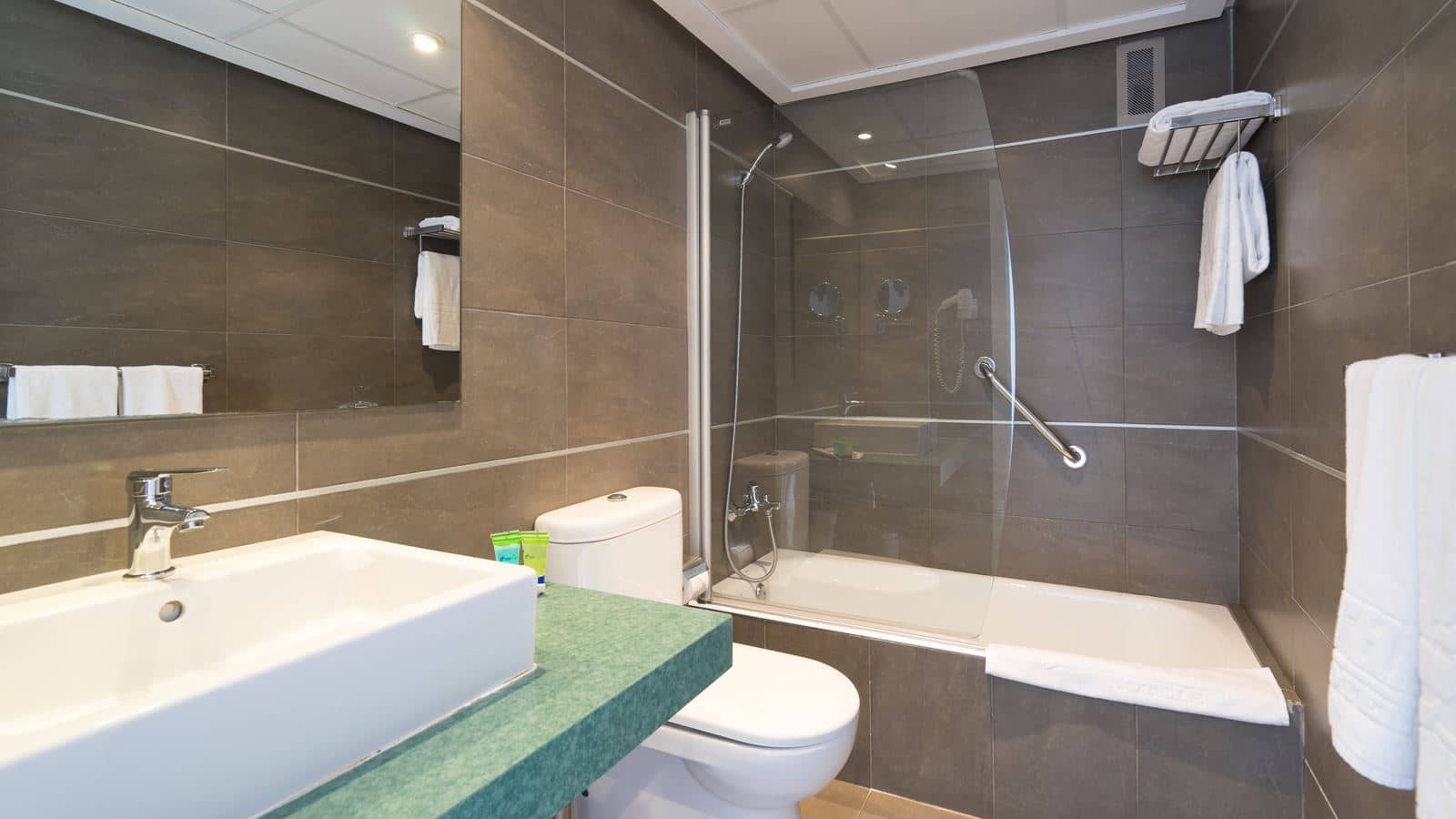 rooms-juniorsuite-seaview-balcony