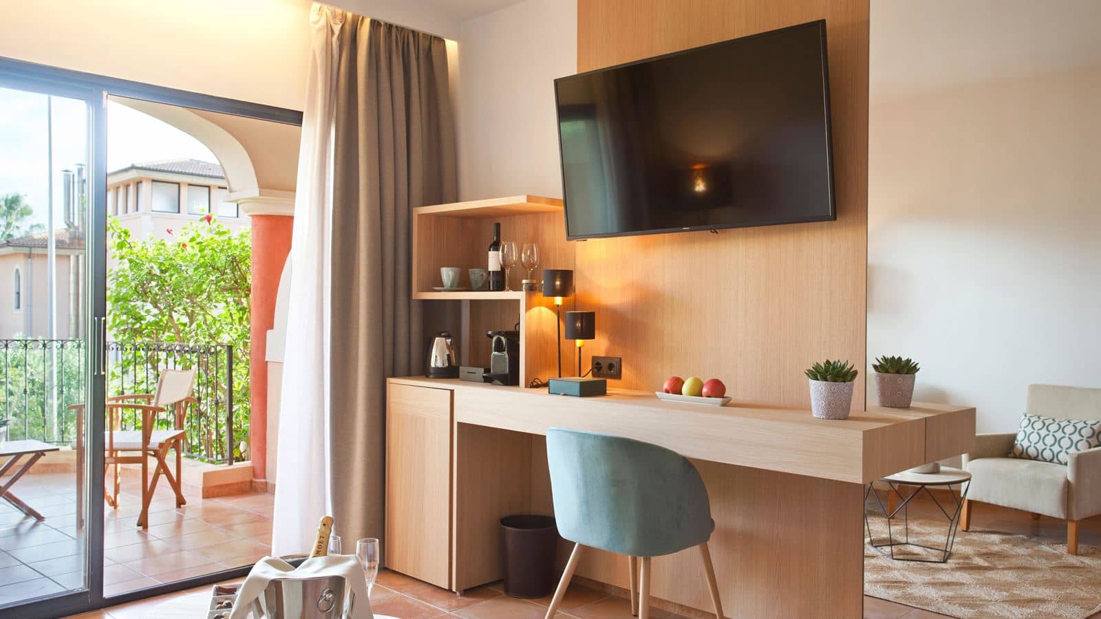 rooms-js--junior-suite