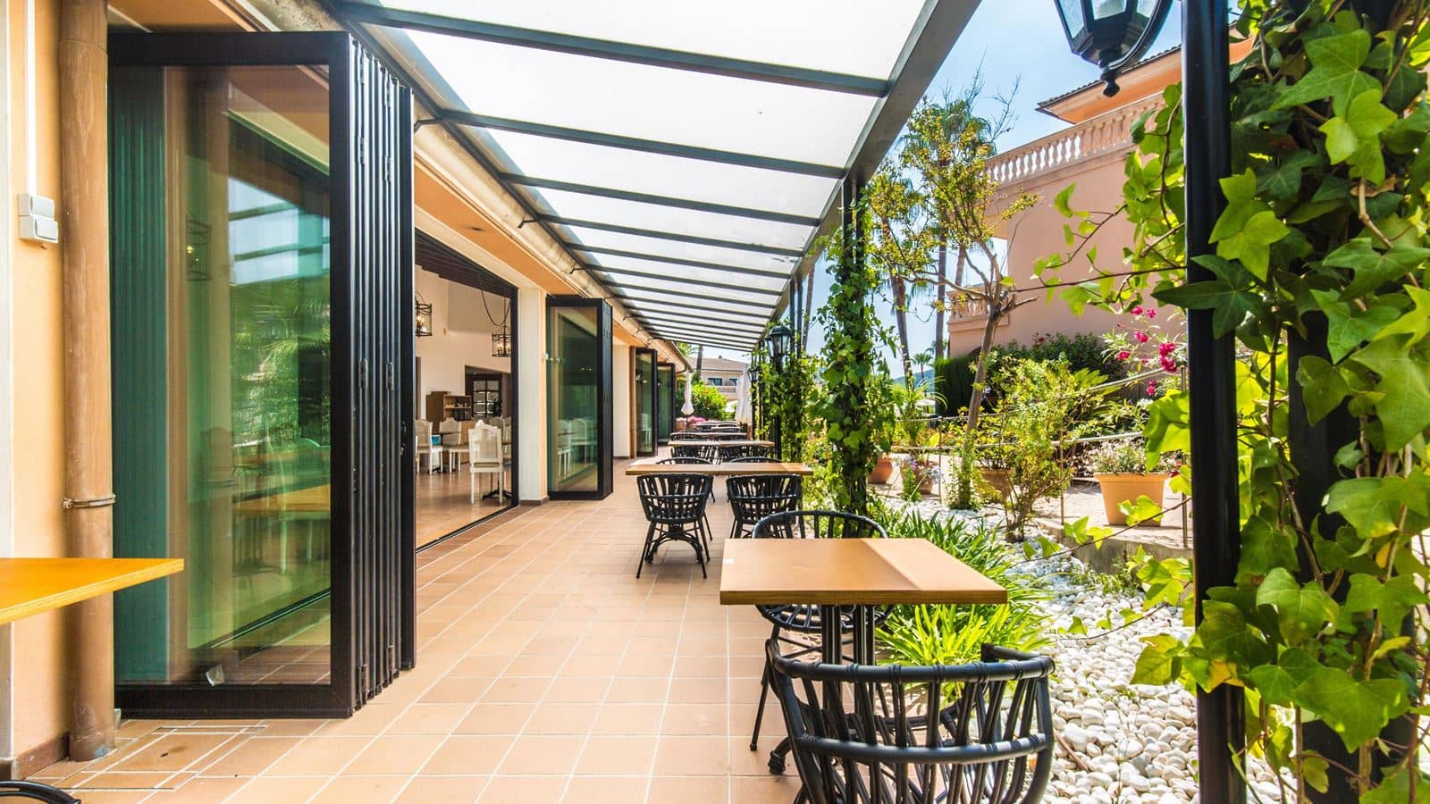 restaurants-restaurant