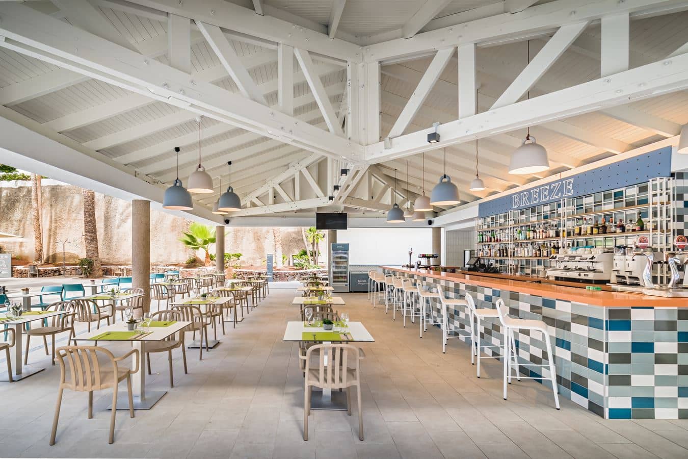 bars-pool-snack-bar-breeze