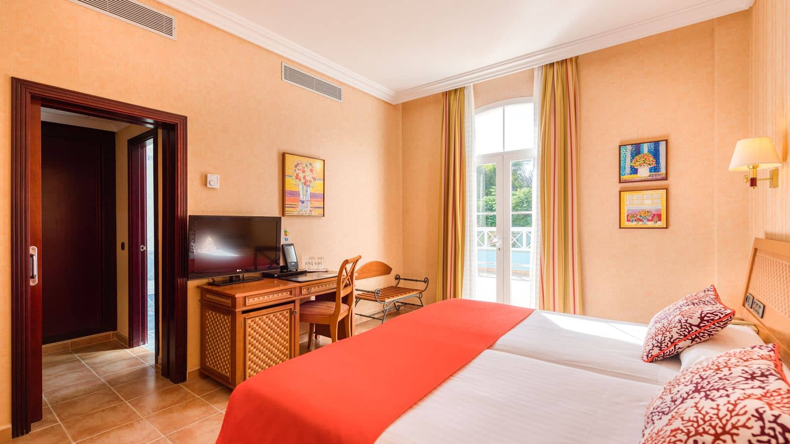 rooms-superior-room