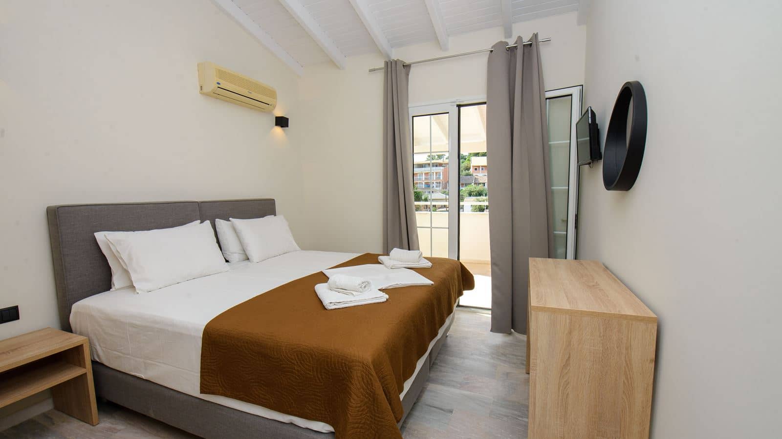 rooms-two-bedroom-apartment-5-pax