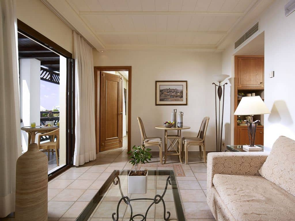 rooms-vip-suite-sharing-pool