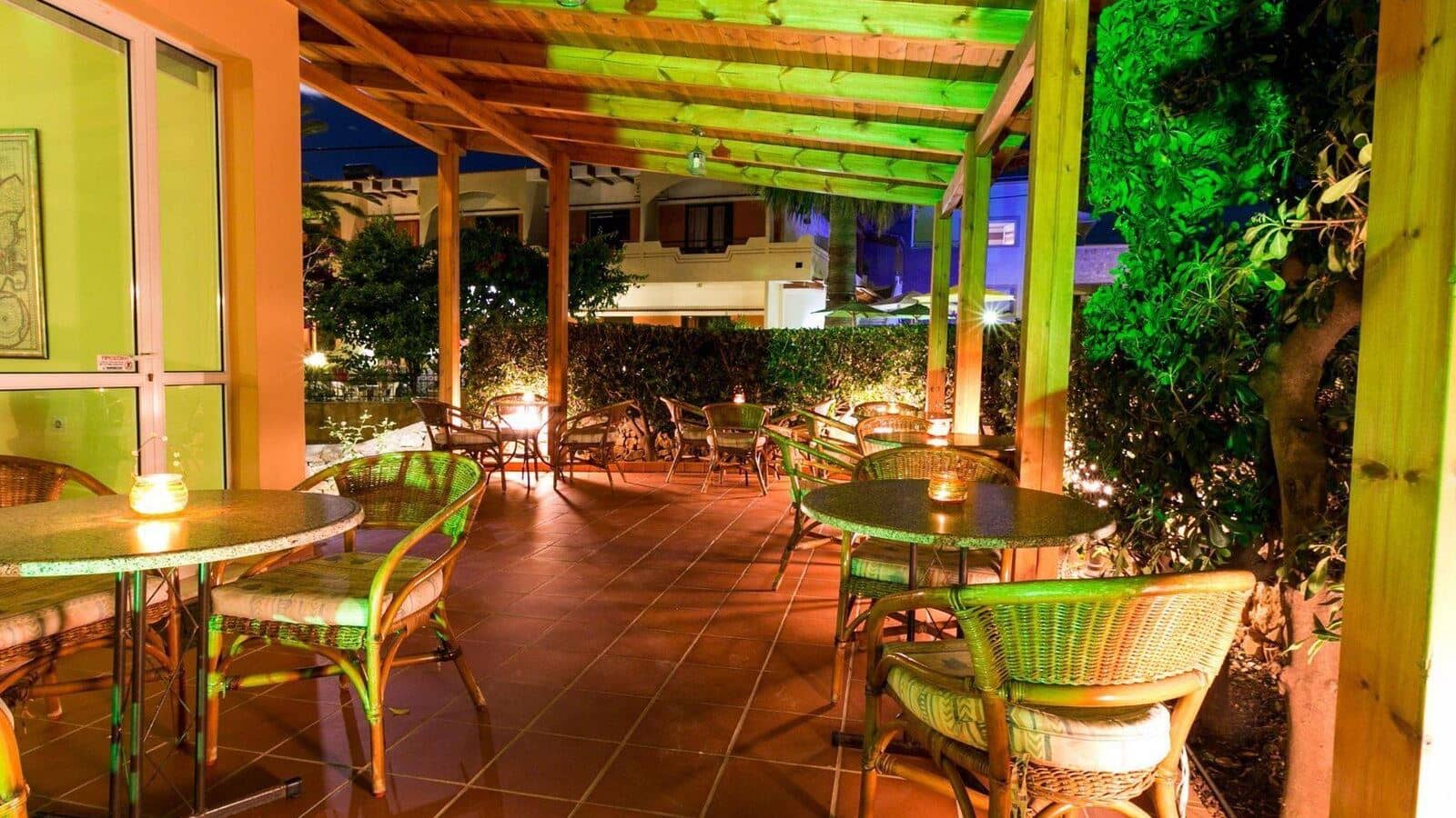 restaurants-restaurant