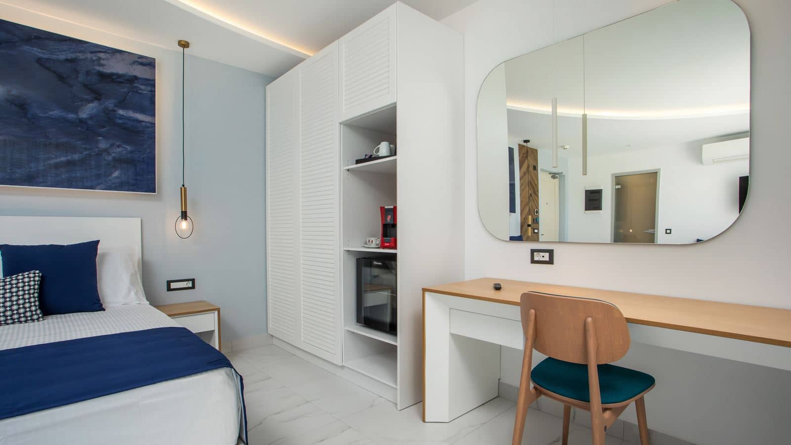 rooms-executive-suite-sea-view-upper-floor