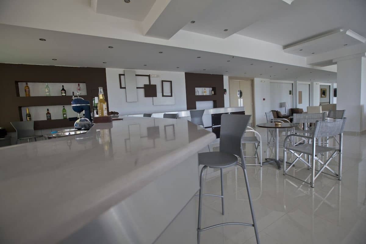 bars-main-bar