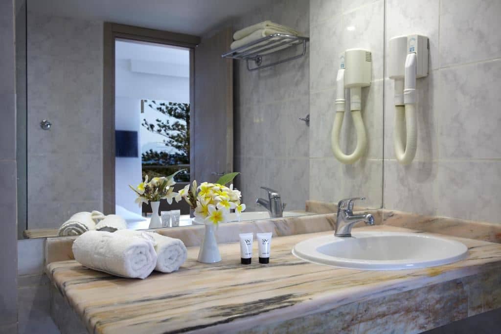 rooms-double-sea-view-with-balcony