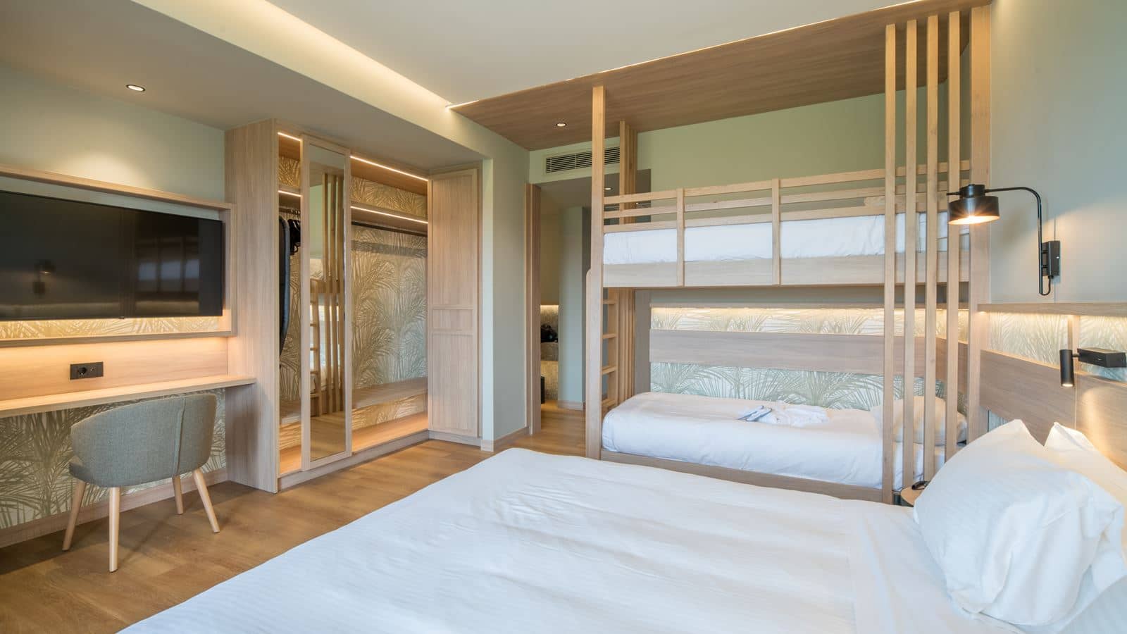 rooms-classic-quadruple-room-garden-view