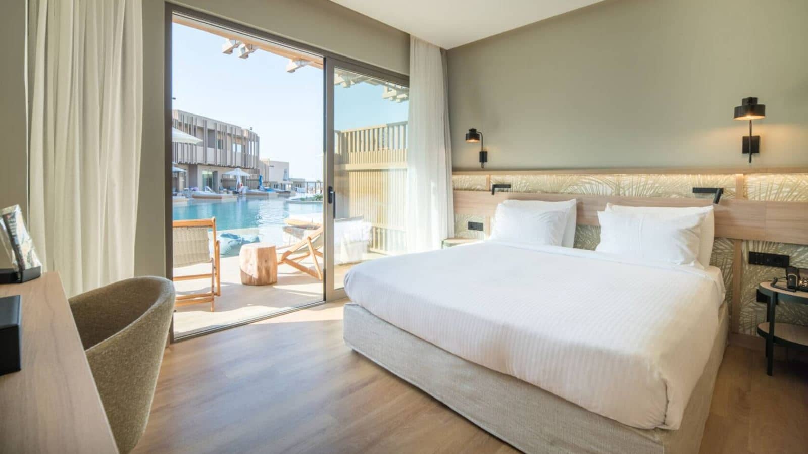 rooms-junior-suite-garden-view-with-sharing-pool