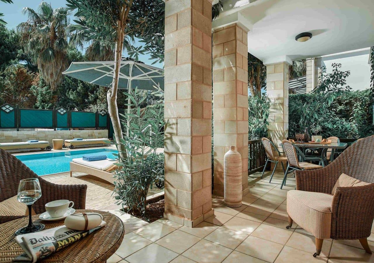 rooms-suite-sea-front-private-pool