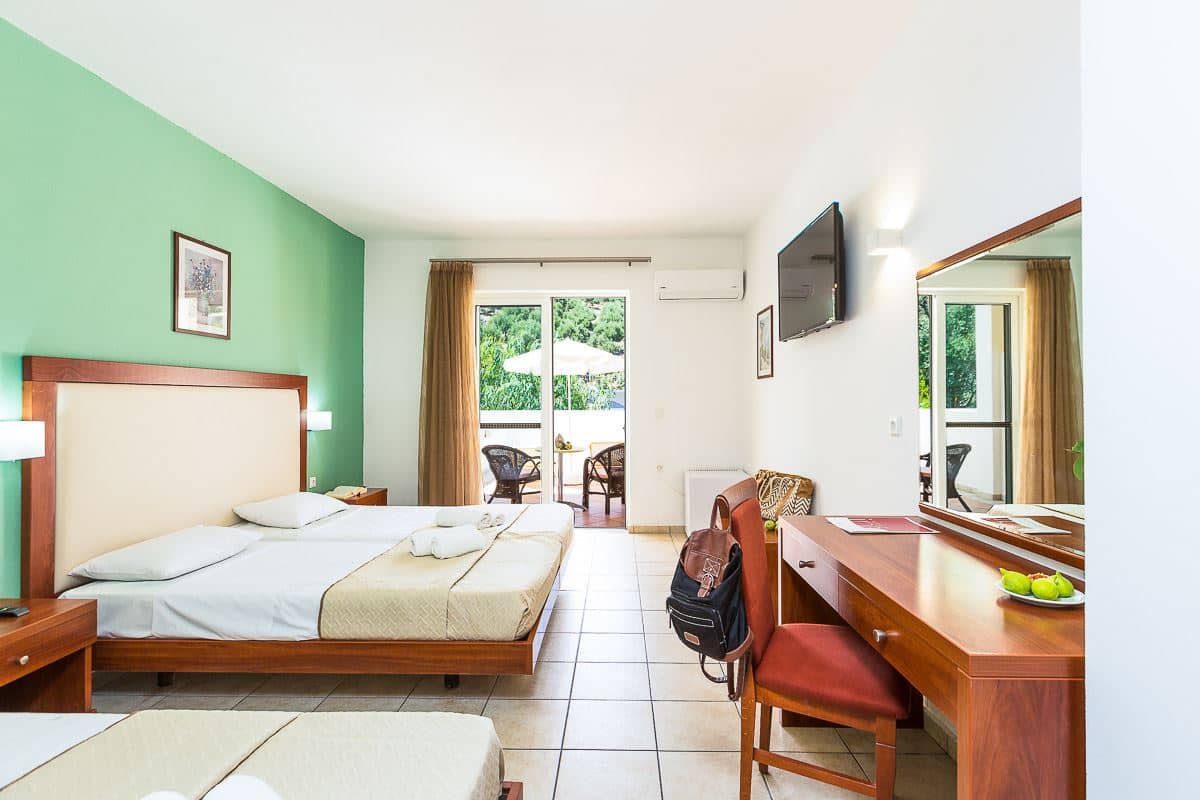 rooms-double-room-balcony-or-terrace