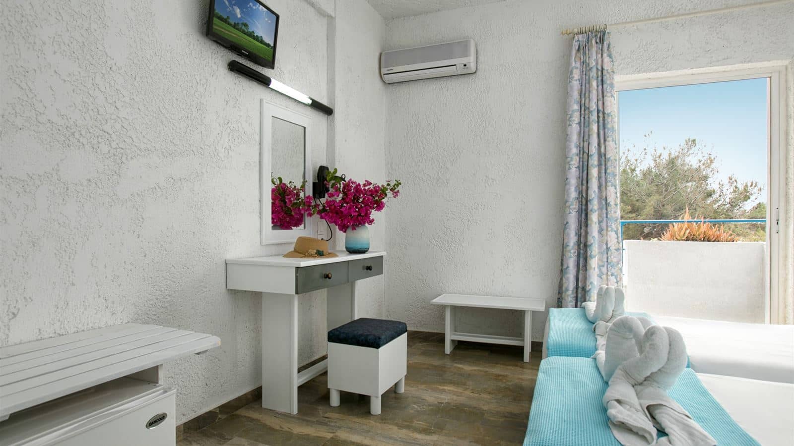 rooms-standard-double-room-balcony-or-terrace