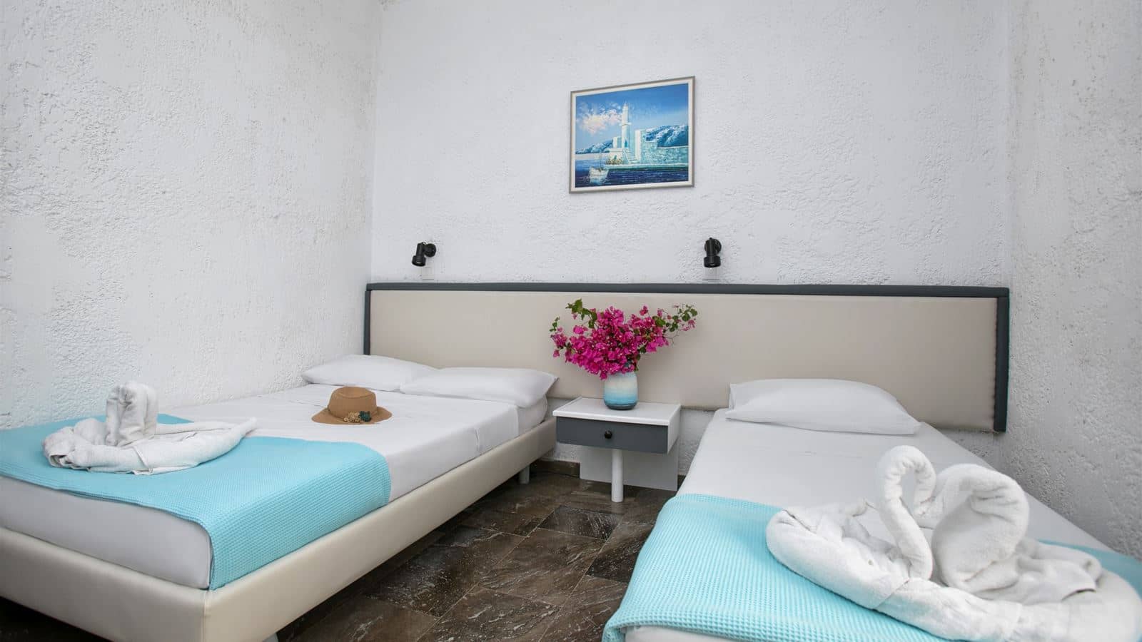 rooms-standard-triple-room-balcony-or-terrace