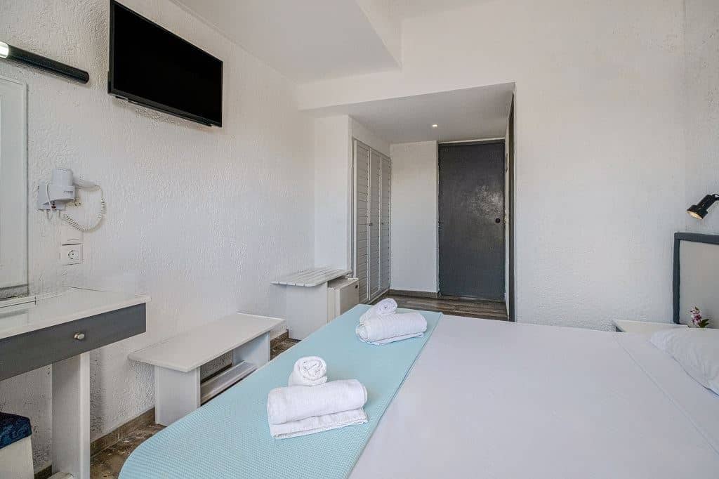 rooms-standard-double-room-balcony-or-terrace