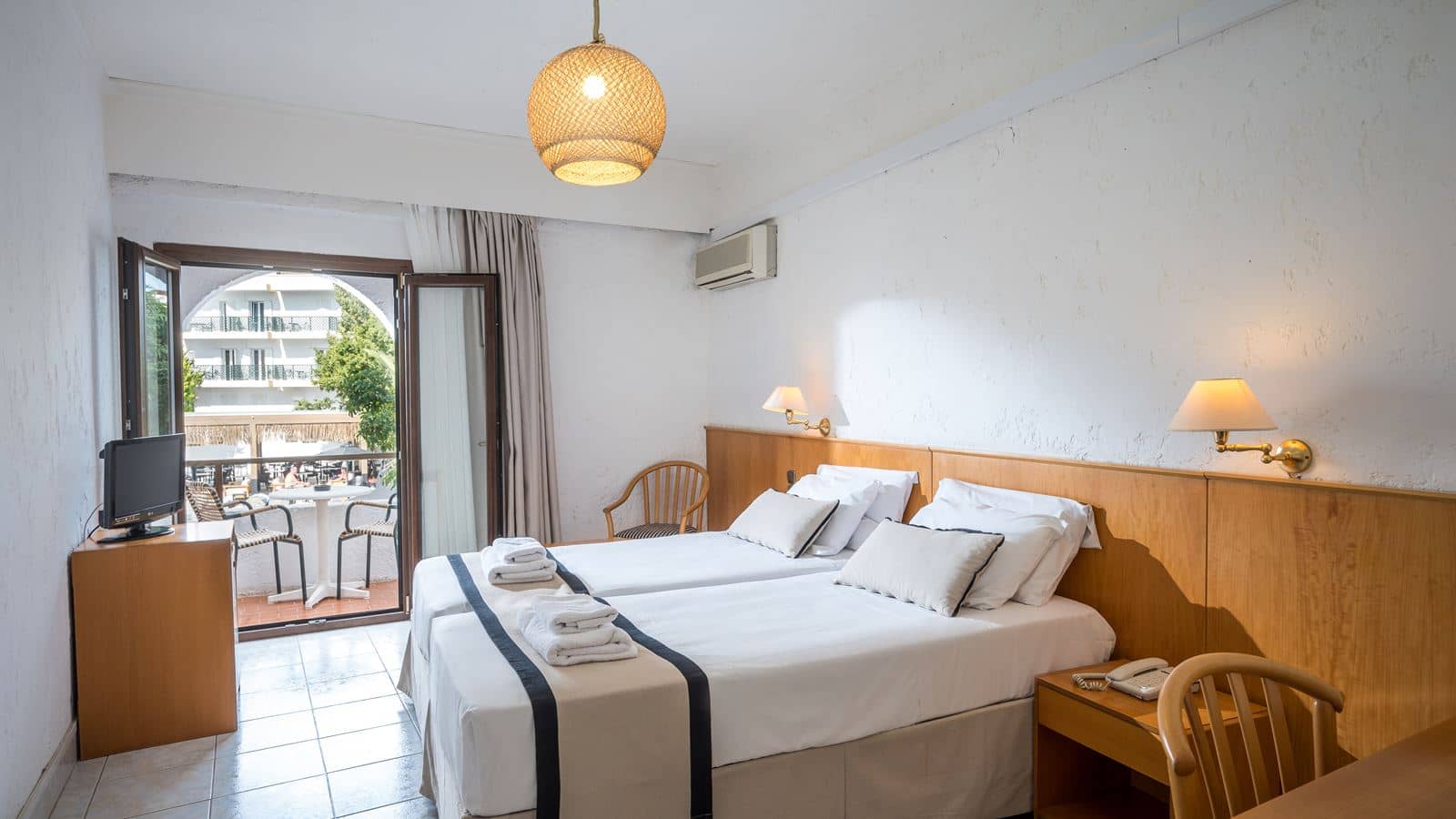 rooms-superior-room